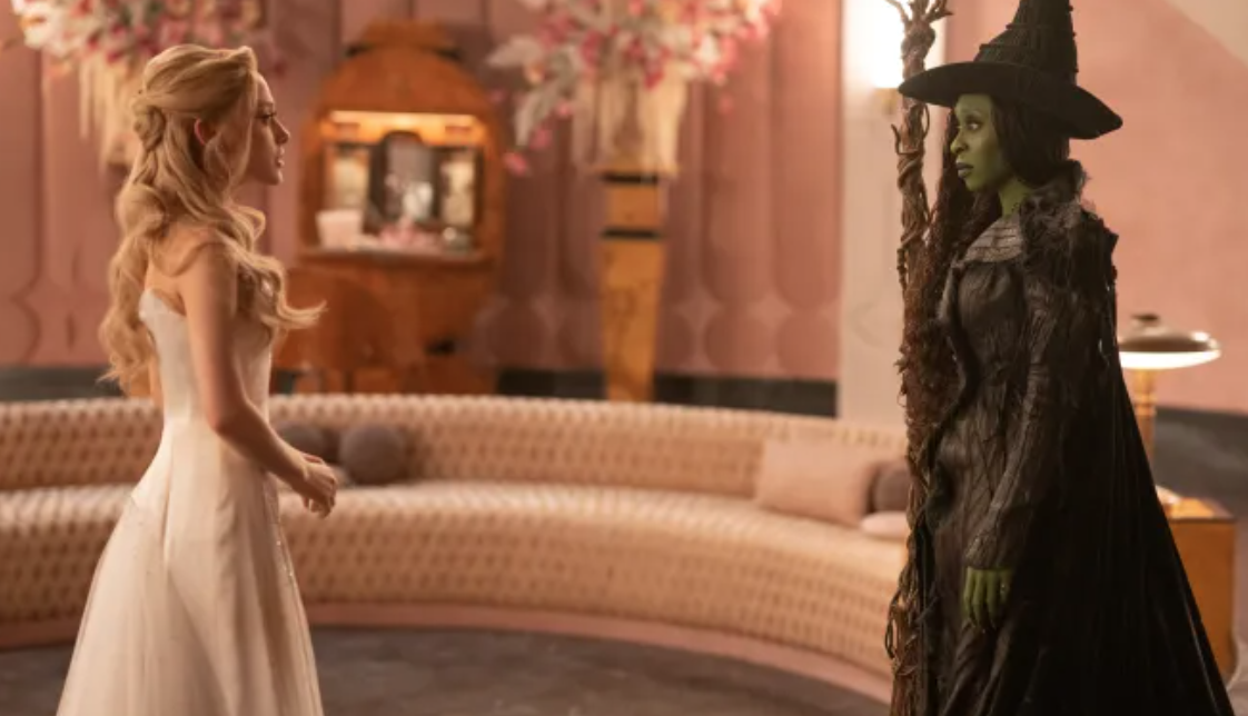 Ariana Grande et Cynthia Erivo dans Wicked: For Good, critique du film 2025