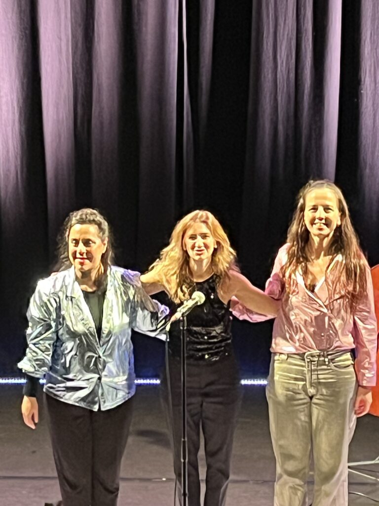 Laetitia Ayres sur scène dans Wonderful World au Studio Hébertot